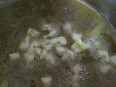 Adding garlic to cordon bleu sauce