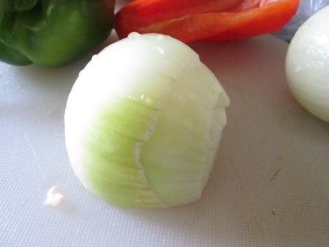 Medium Onion for Chicken and Pepper Salad