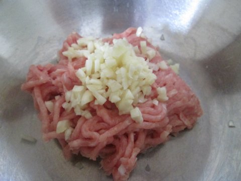 Adding Garlic to Chicken