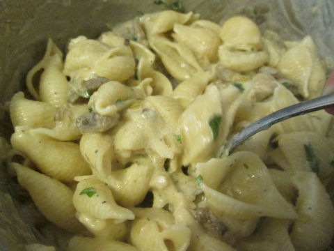 Mixing Pasta and Mushrooms Well