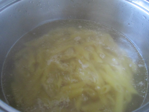 Pasta in oil and water
