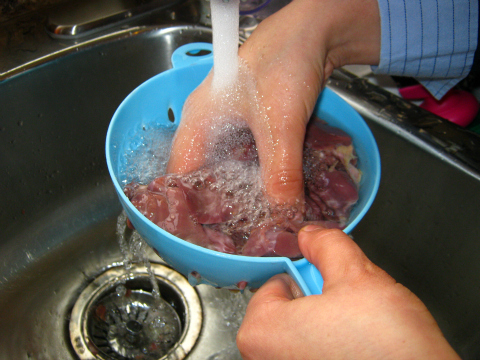 Rinsing Chicken Livers  